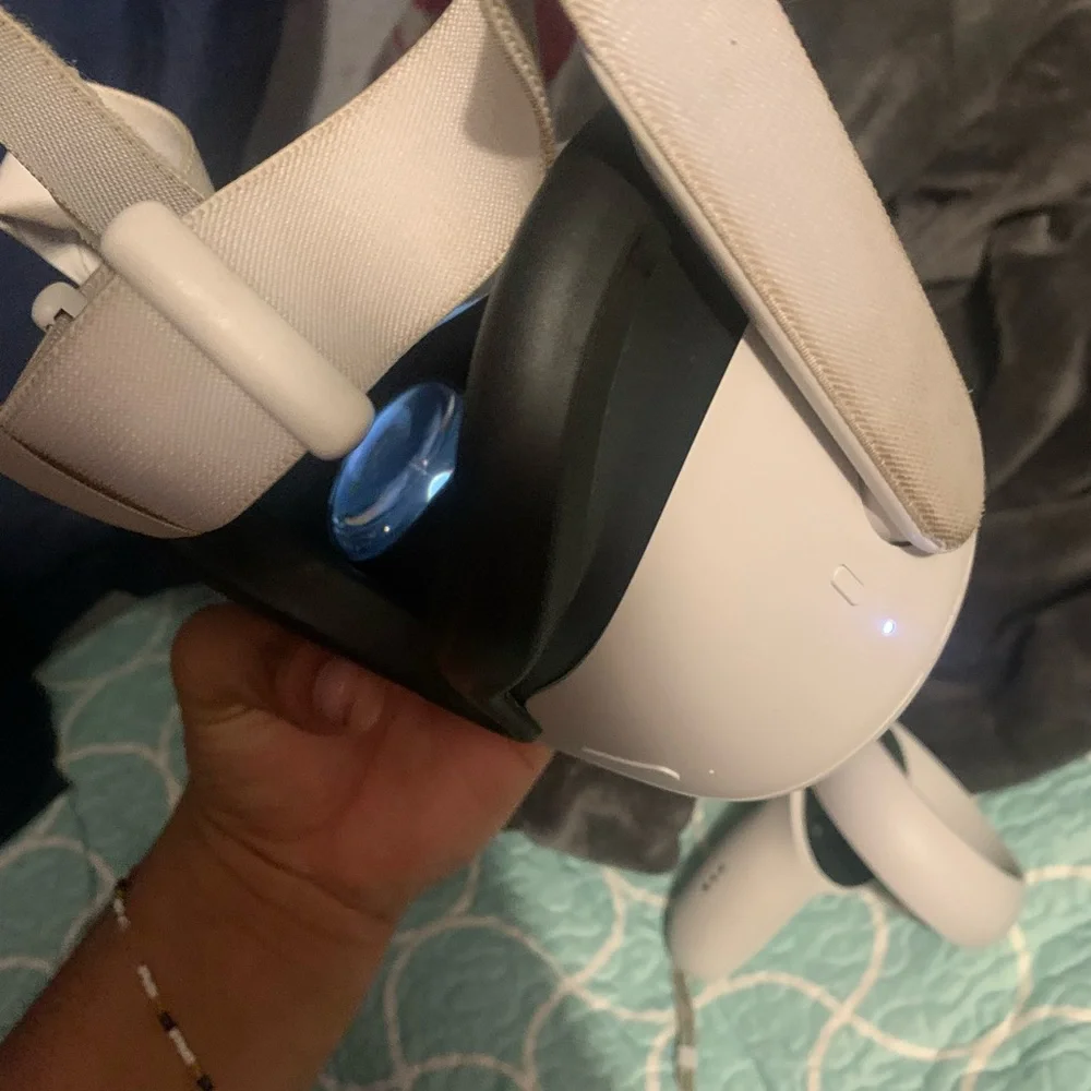 I have a used oculus 2 bundle that comes with charging dock and case 128 GB